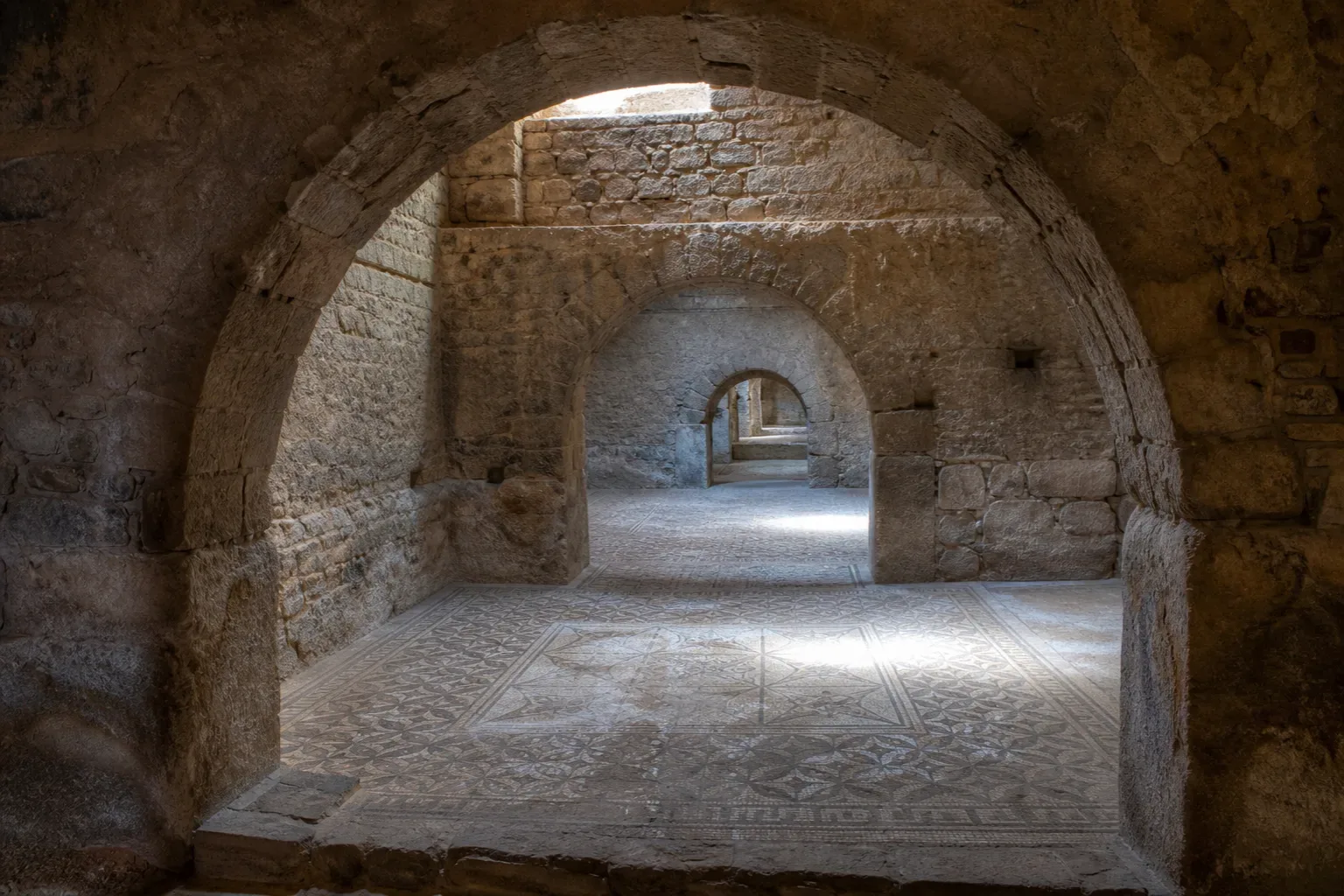 Maison romaine souterraine et mosaïques du site de Bulla Regia.